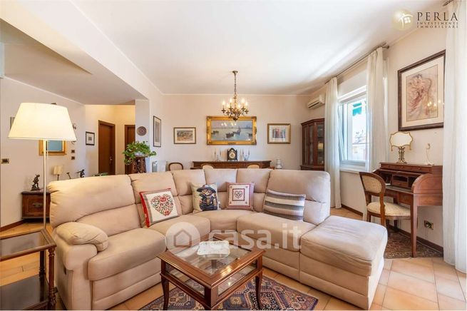 Appartamento in residenziale in Via Carlo Combi 8