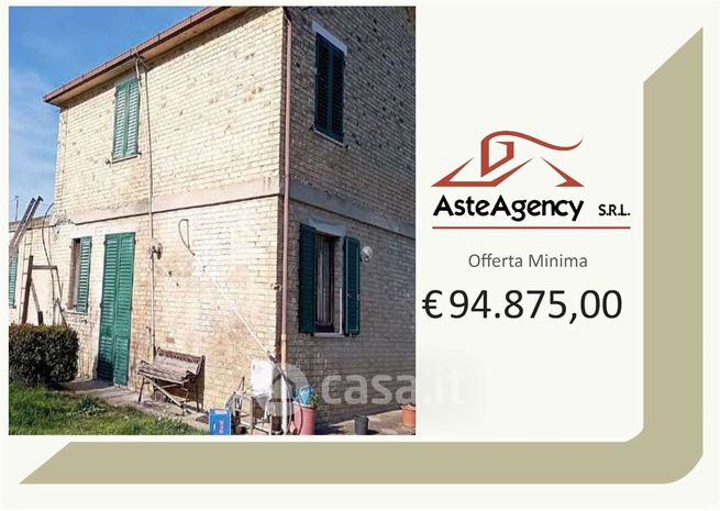 Casa indipendente in residenziale in Via Piane 11