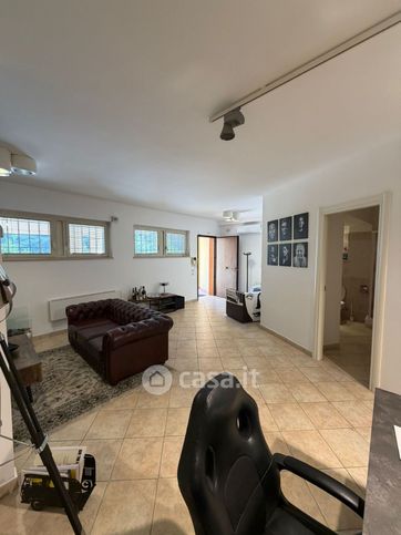 Ufficio in commerciale in Via Giuseppe Taverna 195