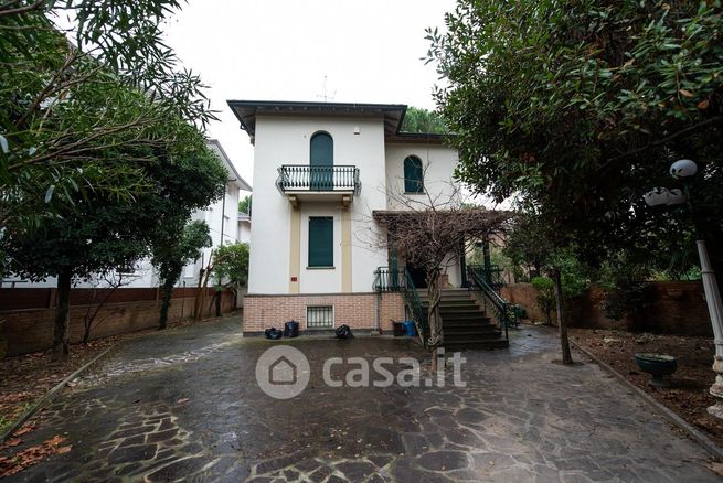 Villa in residenziale in Viale Volturno