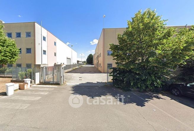 Capannone in commerciale in 