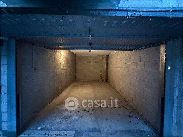 Box/posto auto in residenziale in Via Caduti Bollatesi 10