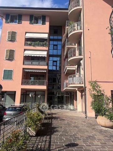 Ufficio in commerciale in 