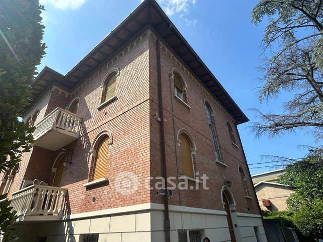 Casa bi/trifamiliare in residenziale in Via Cesare Costa