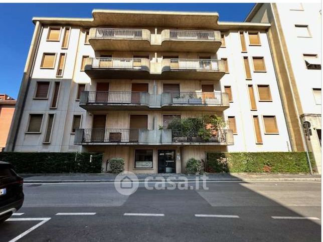 Ufficio in commerciale in Via Natale Morzenti 6