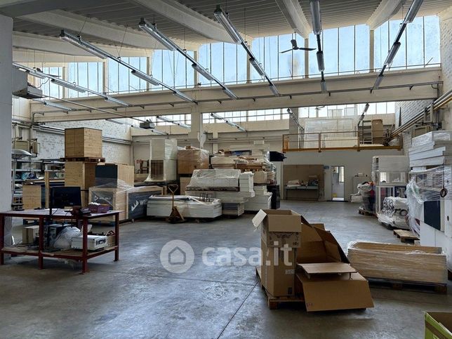 Capannone in commerciale in Via Gilles Villeneuve