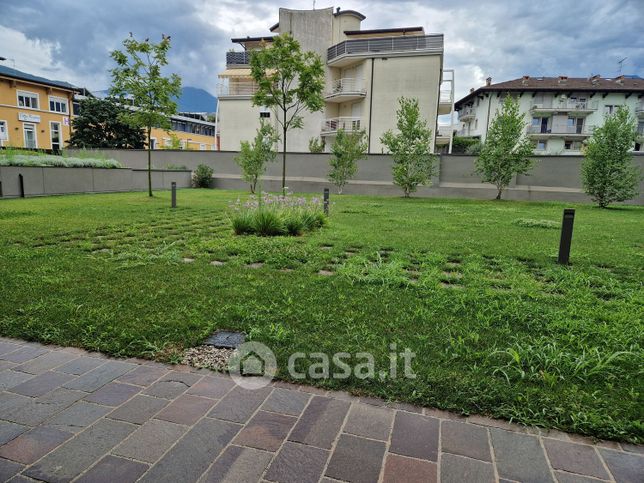 Ufficio in commerciale in Via San Pietro 1