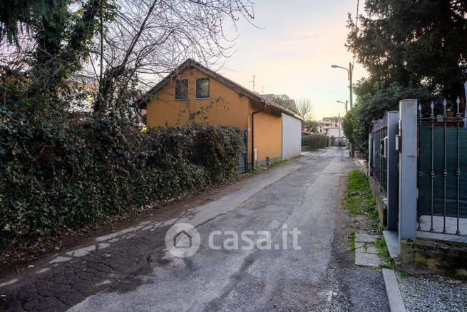 Villetta a schiera in residenziale in Via A. Fleming 34