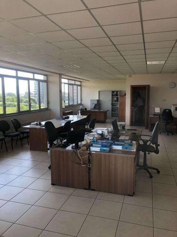 Ufficio in commerciale in Strada delle Lose 7