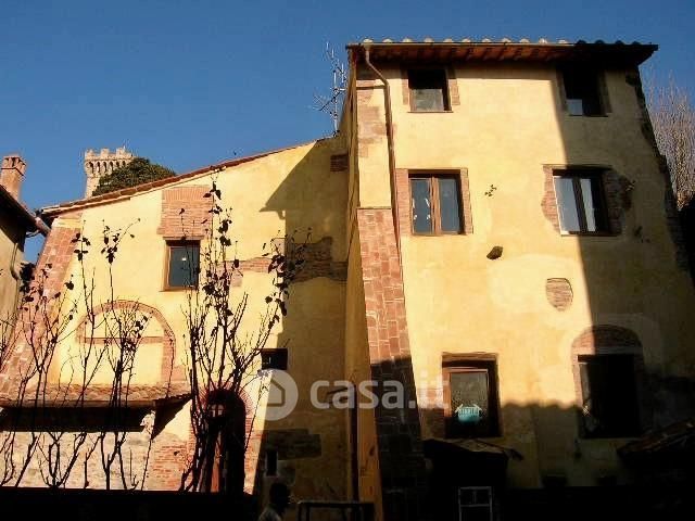 Rustico/casale in residenziale in Piazza Selvatici 1