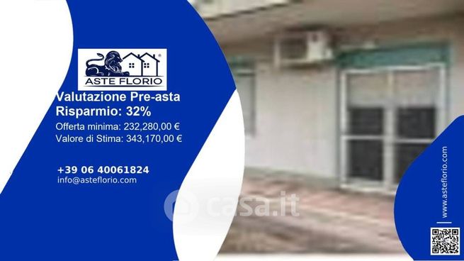 Ufficio in commerciale in Via E. Cosenz