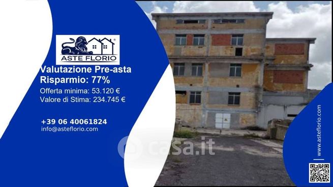 Capannone in commerciale in Z.i