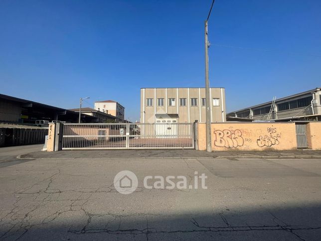Capannone in commerciale in Via Antonio Meucci 12