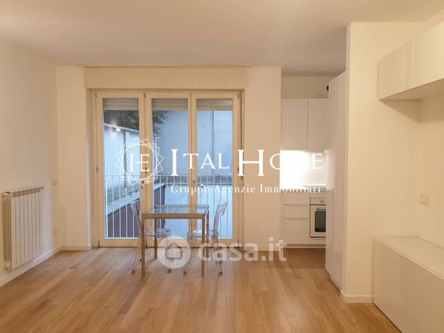 Appartamento in residenziale in Via Alberto Mario