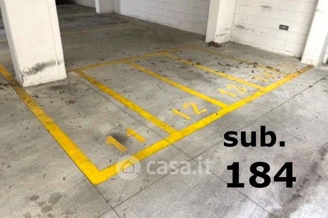 Box/posto auto in residenziale in Via Zamboni