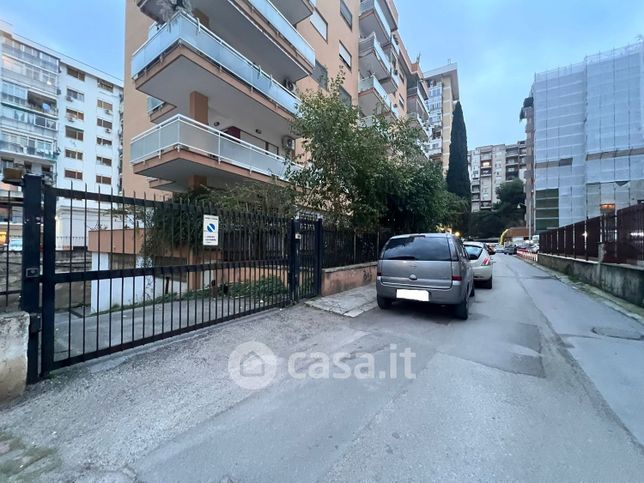Box/posto auto in residenziale in Via Portogallo