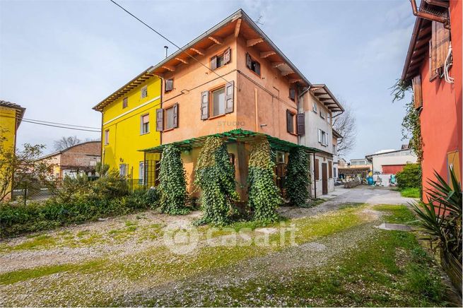 Casa bi/trifamiliare in residenziale in Via Verdeta 30