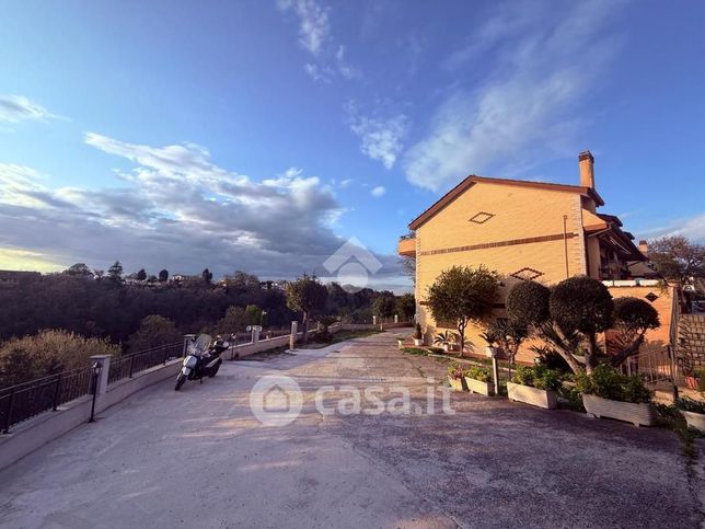 Villa in residenziale in Via Rivoli 15