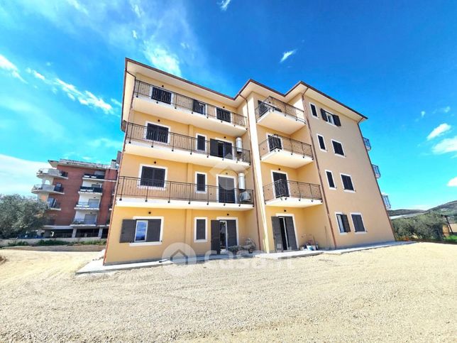 Appartamento in residenziale in Via Tiberina 157