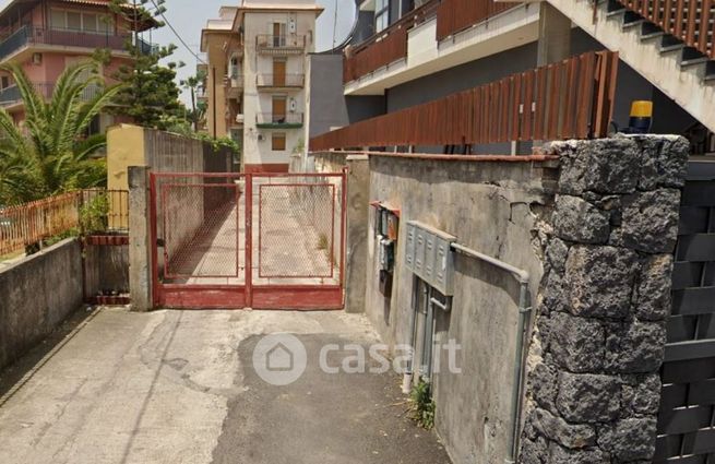 Box/posto auto in residenziale in Via Macello 13