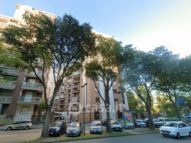 Box/posto auto in residenziale in Corso Peschiera