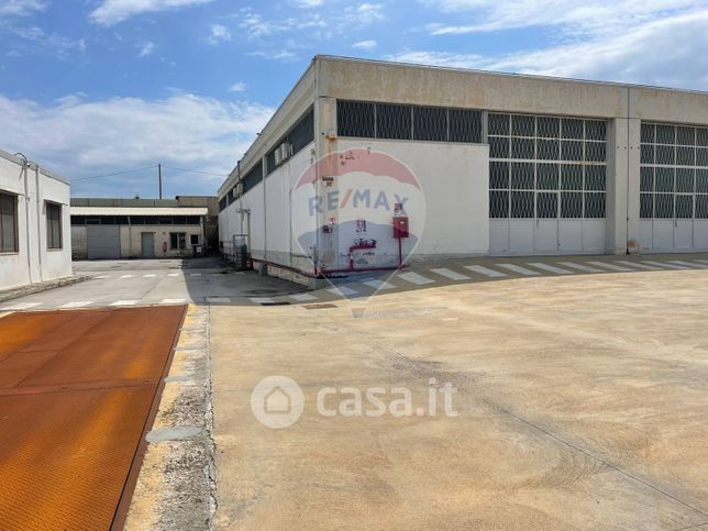 Capannone in commerciale in Via Bitritto 130