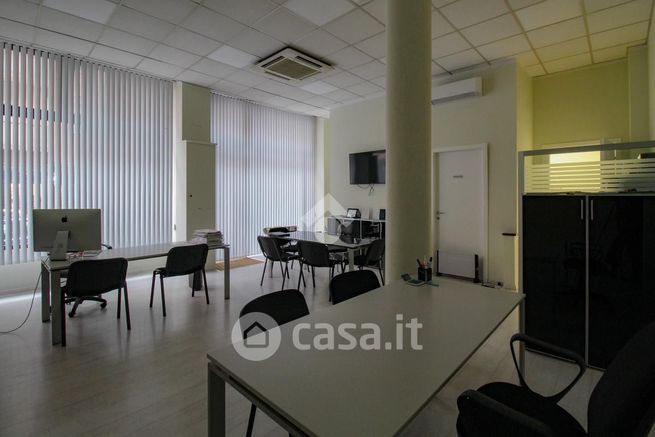 Ufficio in commerciale in Viale San Giorgio
