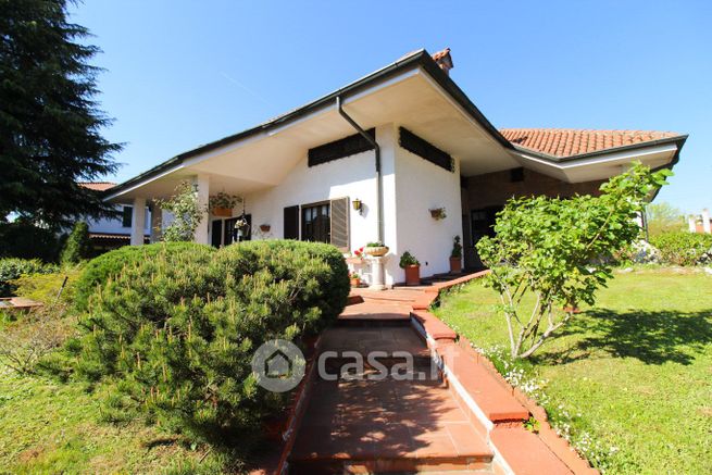 Villa in residenziale in Via Monte Resegone