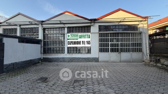 Capannone in commerciale in Via Vittorio Figini 26