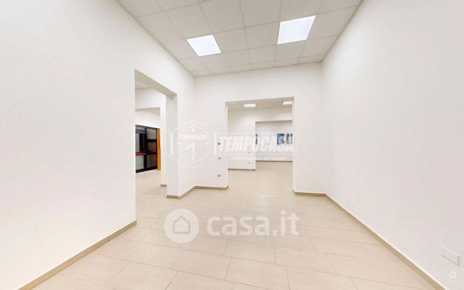 Capannone in commerciale in 