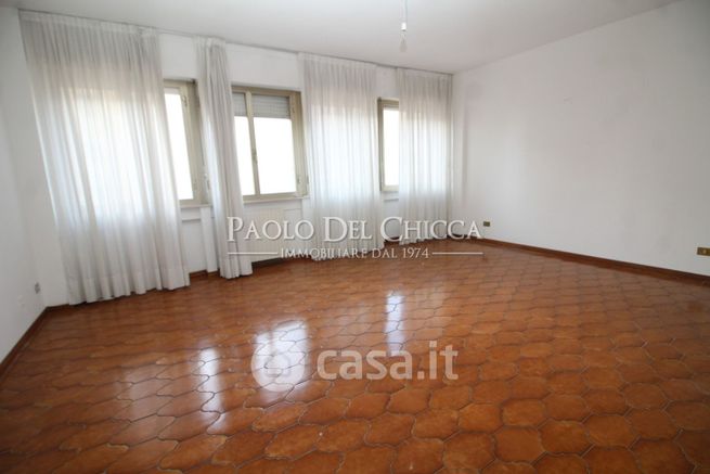 Appartamento in residenziale in Via Montebello 160