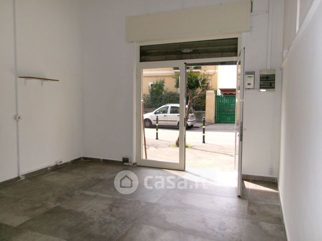 Negozio/locale commerciale in commerciale in Via Cristoforo Colombo 66