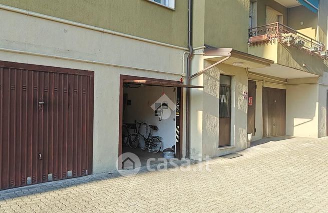 Garage/posto auto in residenziale in Via Rivera 11