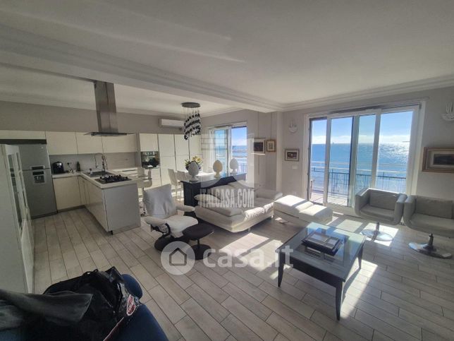 Appartamento in residenziale in Via Interna Marina