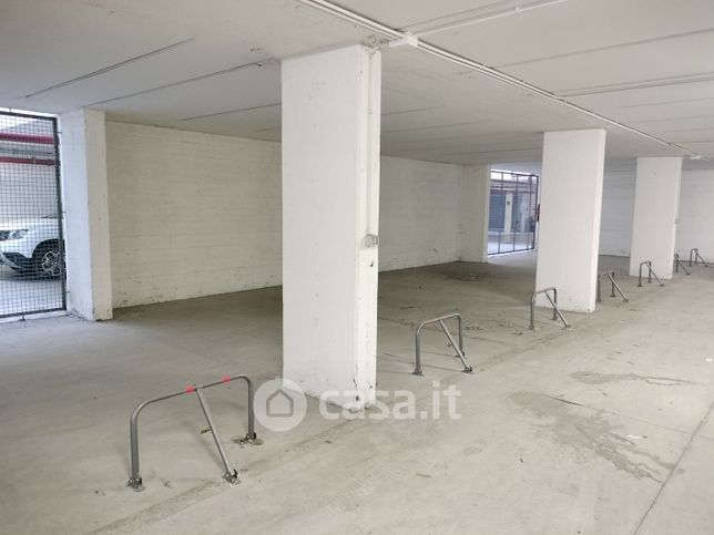 Garage/posto auto in residenziale in Viale Cesare Battisti 151