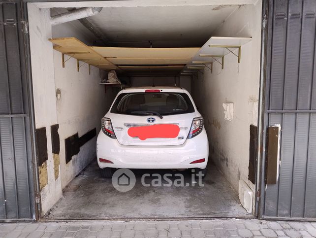 Box/posto auto in residenziale in Via Giuseppe Rossi 21