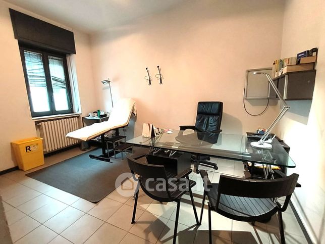 Ufficio in commerciale in Via Cesare Cantù