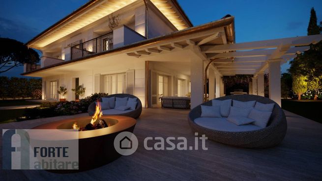 Villa in residenziale in Via F.lli Rosselli