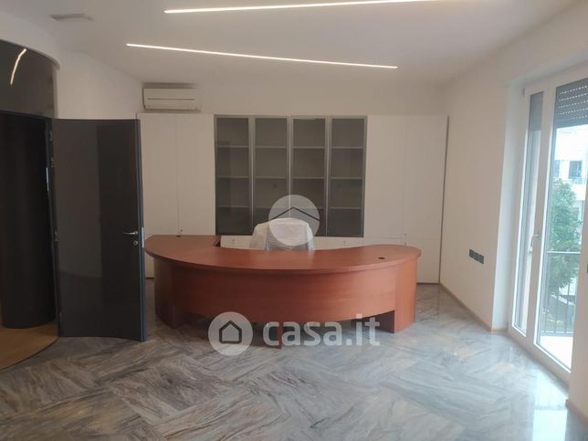 Ufficio in commerciale in Via Ermete Novelli