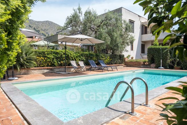 Casa bi/trifamiliare in residenziale in Via Pazienza