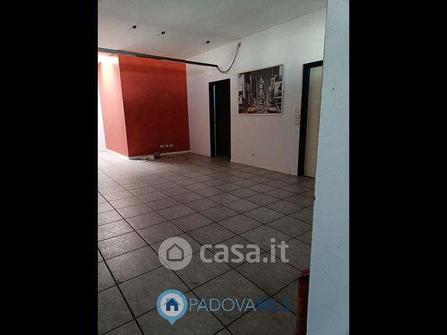 Ufficio in commerciale in Via Panà 56 B
