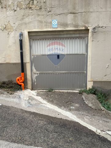 Box/posto auto in residenziale in Via Lazio