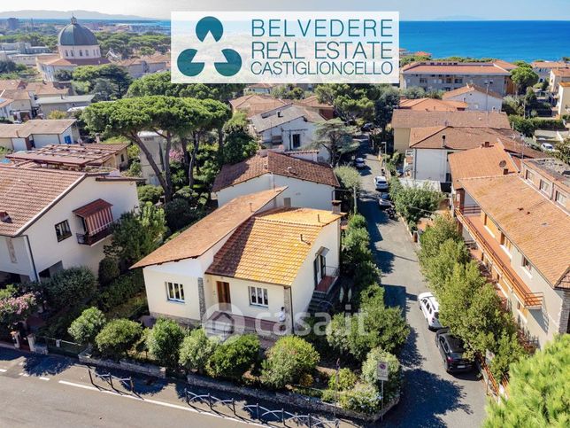 Casa bi/trifamiliare in residenziale in 