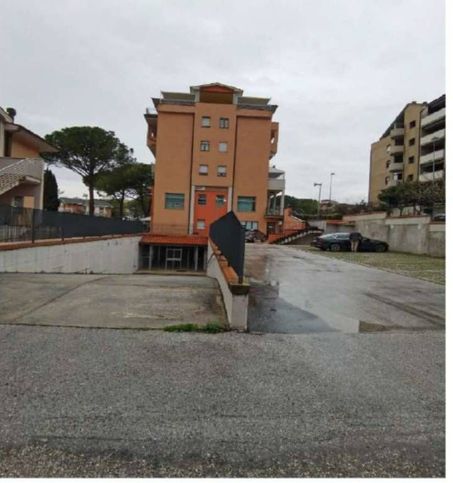 Box/posto auto in residenziale in Viale della Repubblica