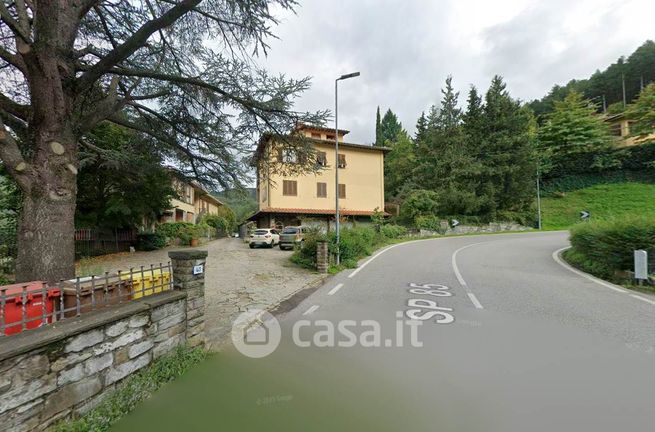 Capannone in commerciale in Via B. Berenson 43