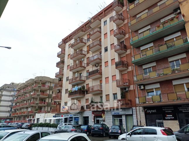 Appartamento in residenziale in Viale Trentino 5