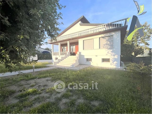 Villa in residenziale in Via Argine Sinistro Novissimo