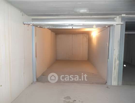 Garage/posto auto in residenziale in Via Italia 5