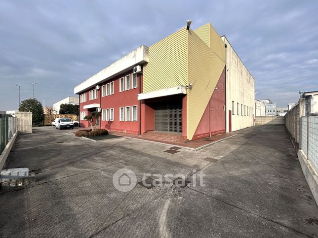 Capannone in commerciale in Via Galvani