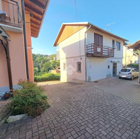 Casa indipendente in residenziale in Via Raimondo Giovanni 11